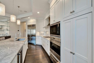 Utmost elegance meets ultra-spaciousness in this rare gem of a on North Hills Country Club in New York - for sale on GolfHomes.com, golf home, golf lot