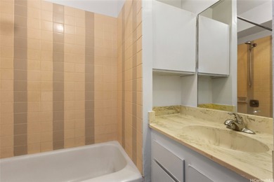 2 PARKING!!! Enjoy stunning views of the golf course and Diamond on Ala Wai Golf Course in Hawaii - for sale on GolfHomes.com, golf home, golf lot