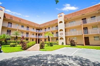 Bright and open 1/1 condo in Phase 3 of Sunrise Lakes community on Sunrise Lakes Phase III in Florida - for sale on GolfHomes.com, golf home, golf lot