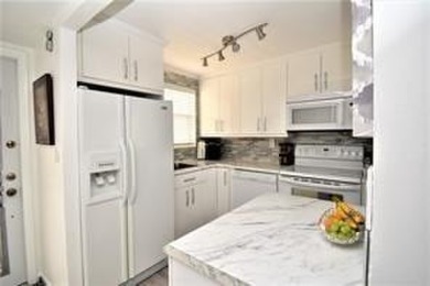 Bright and open 1/1 condo in Phase 3 of Sunrise Lakes community on Sunrise Lakes Phase III in Florida - for sale on GolfHomes.com, golf home, golf lot