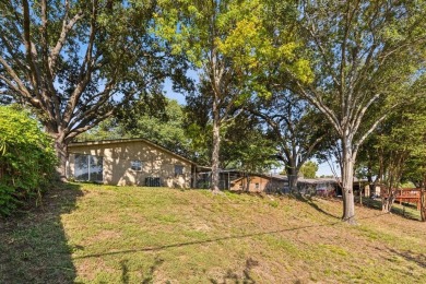 Three bedroom, two bath home right on the Diamond Oaks golf on Diamond Oaks Golf and Country Club in Texas - for sale on GolfHomes.com, golf home, golf lot