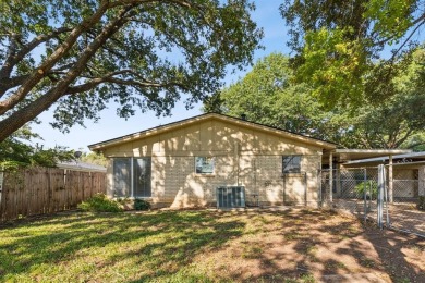 Three bedroom, two bath home right on the Diamond Oaks golf on Diamond Oaks Golf and Country Club in Texas - for sale on GolfHomes.com, golf home, golf lot