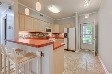 Move-in ready 2 bedroom, 2 bath condo in the popular Sweetwater on Indian Wells Golf Course in South Carolina - for sale on GolfHomes.com, golf home, golf lot