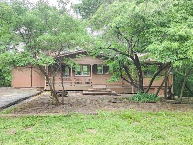 Secluded, private house with view of Sugar Loaf Mountain on Indian Hills Country Club in Arkansas - for sale on GolfHomes.com, golf home, golf lot