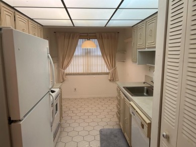 PRICE REDUCTION!!!!!!!!2 bedroom 2 bath condo with lake and golf on Colony West Country Club in Florida - for sale on GolfHomes.com, golf home, golf lot