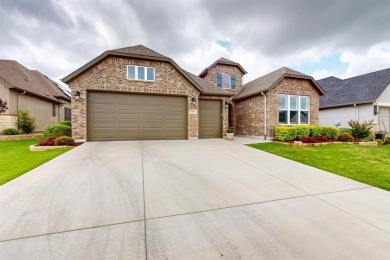 Exceptional Brick Weston Model with Golf Cart Garage.

Step into on Wildhorse Golf Club of Robson Ranch in Texas - for sale on GolfHomes.com, golf home, golf lot