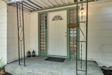 This cutie is the perfect starter home! 2 bedrooms, 1 nice sized on Esmeralda Golf Course in Washington - for sale on GolfHomes.com, golf home, golf lot