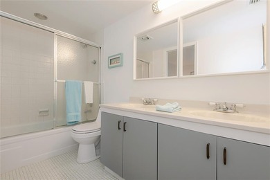 GOLFERS THIS IS THE PERFECT LOCATION FOR YOU, THIS IS AN AMAZING on Wynmoor Golf Course in Florida - for sale on GolfHomes.com, golf home, golf lot