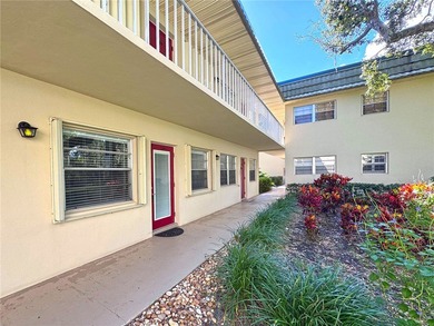 Turn Key, 1st floor, completely renovated 1/1 in Vista Gardens on Vero Beach South Golf Course in Florida - for sale on GolfHomes.com, golf home, golf lot
