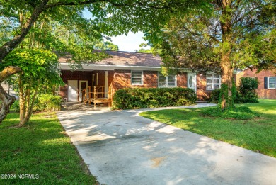 Live that river lifestyle in beautiful historic Bath! A rare on Bayview Golf Course in North Carolina - for sale on GolfHomes.com, golf home, golf lot