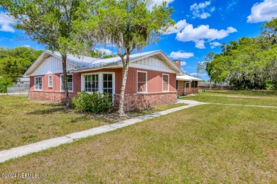 Awesome 4 bedroom 2 bath ranch style home on 6 lots!  This on Palatka Golf Club in Florida - for sale on GolfHomes.com, golf home, golf lot