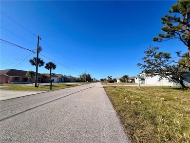 Very nice lot in deeded neighborhood located RIGHT BEHIND THE on Pinemoor West Golf Club in Florida - for sale on GolfHomes.com, golf home, golf lot