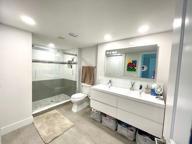 This fabulous OPEN FLOOR PLAN 2/2 at Hunters Run Country Club on Hunters Run Golf and Country Club in Florida - for sale on GolfHomes.com, golf home, golf lot