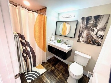 This fabulous OPEN FLOOR PLAN 2/2 at Hunters Run Country Club on Hunters Run Golf and Country Club in Florida - for sale on GolfHomes.com, golf home, golf lot