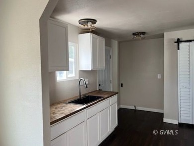 This fully updated, 3-bedroom 2 bath home is move-in ready and on Mt. Graham Municipal Golf Course in Arizona - for sale on GolfHomes.com, golf home, golf lot
