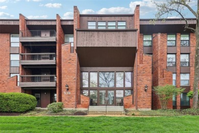 Wow! Beautifully renovated, spacious condo in the heart of Creve on Creve Coeur Golf Course in Missouri - for sale on GolfHomes.com, golf home, golf lot