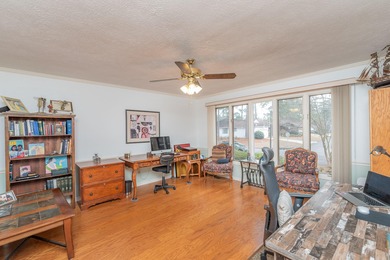 Wonderfully maintained 2-bedroom, 2-bath home located in on Houndslake Country Club in South Carolina - for sale on GolfHomes.com, golf home, golf lot