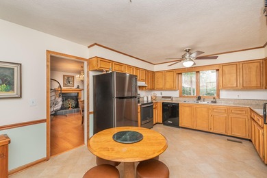 Wonderfully maintained 2-bedroom, 2-bath home located in on Houndslake Country Club in South Carolina - for sale on GolfHomes.com, golf home, golf lot