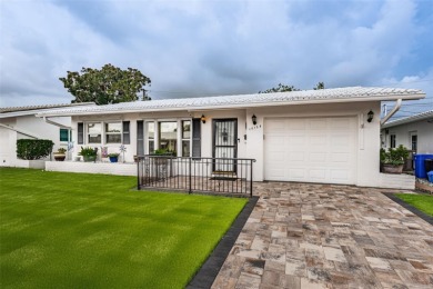 One or more photo(s) has been virtually staged. Welcome to on Mainlands Golf Club in Florida - for sale on GolfHomes.com, golf home, golf lot