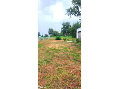 This property is an excellent investment opportunity for fix and on Aurelia Golf Club in Iowa - for sale on GolfHomes.com, golf home, golf lot