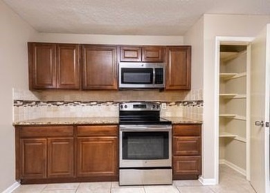 3/3 home on the Riverhill golf course that overlooks Fairway #13 on Riverhill Country Club in Texas - for sale on GolfHomes.com, golf home, golf lot