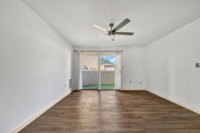 This move-in ready 2 bedroom, 2 bath flat is nestled in on Hunting Hills Country Club in Virginia - for sale on GolfHomes.com, golf home, golf lot
