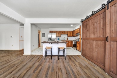 This move-in ready 2 bedroom, 2 bath flat is nestled in on Hunting Hills Country Club in Virginia - for sale on GolfHomes.com, golf home, golf lot