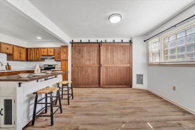 This move-in ready 2 bedroom, 2 bath flat is nestled in on Hunting Hills Country Club in Virginia - for sale on GolfHomes.com, golf home, golf lot