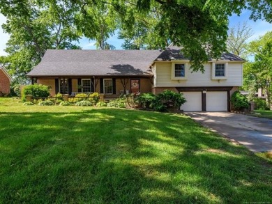Spacious Home with golf course views in coveted Kenilworth on Hillcrest Country Club in Oklahoma - for sale on GolfHomes.com, golf home, golf lot