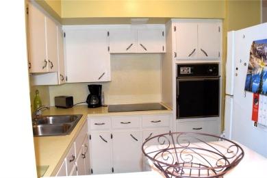 Under contract-accepting backup offers. Welcome to the active on On Top Of The World Golf Course in Florida - for sale on GolfHomes.com, golf home, golf lot