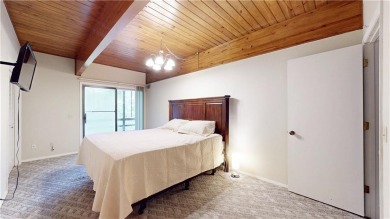 Discover the charm of Bella Vista living in this inviting on Bella Vista Country Club and Golf Course in Arkansas - for sale on GolfHomes.com, golf home, golf lot