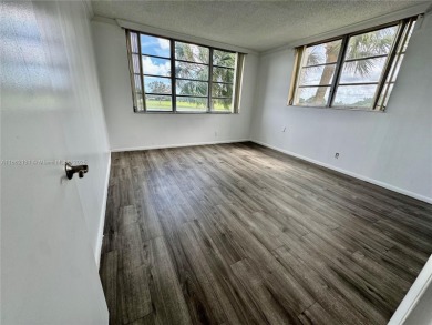Corner unit, 2 bedroom 2 full baths, updated. Open kitchen, nice on Grande Oaks Golf Club in Florida - for sale on GolfHomes.com, golf home, golf lot
