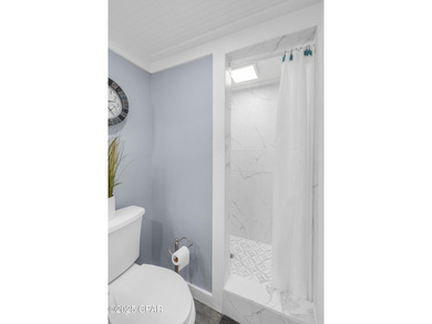 UPDATED. GOLF NEXT DOOR. MINUTES TO THE BEACH. This 2-bed on Holiday Golf Club in Florida - for sale on GolfHomes.com, golf home, golf lot