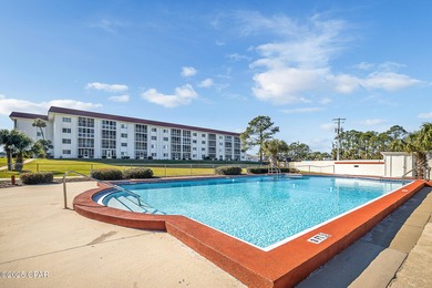 UPDATED. GOLF NEXT DOOR. MINUTES TO THE BEACH. This 2-bed on Holiday Golf Club in Florida - for sale on GolfHomes.com, golf home, golf lot