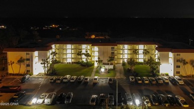 UPDATED. GOLF NEXT DOOR. MINUTES TO THE BEACH. This 2-bed on Holiday Golf Club in Florida - for sale on GolfHomes.com, golf home, golf lot