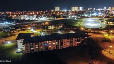 UPDATED. GOLF NEXT DOOR. MINUTES TO THE BEACH. This 2-bed on Holiday Golf Club in Florida - for sale on GolfHomes.com, golf home, golf lot