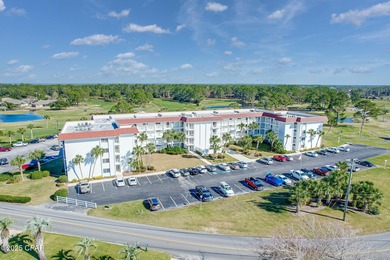 UPDATED. GOLF NEXT DOOR. MINUTES TO THE BEACH. This 2-bed on Holiday Golf Club in Florida - for sale on GolfHomes.com, golf home, golf lot