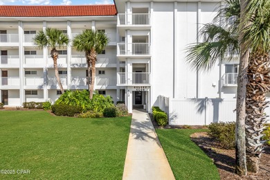 UPDATED. GOLF NEXT DOOR. MINUTES TO THE BEACH. This 2-bed on Holiday Golf Club in Florida - for sale on GolfHomes.com, golf home, golf lot