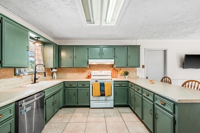 Centrally located brick home with Scenic Golf Course Views! on Scott Schriener Municipal Golf Course in Texas - for sale on GolfHomes.com, golf home, golf lot