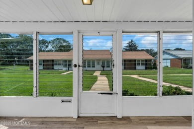 ENTER INTO THIS BEAUTIFUL UPDATED BARONET MODEL. NEW KITCHEN on Leisure Village East in New Jersey - for sale on GolfHomes.com, golf home, golf lot