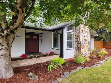 Open House Sunday 10/20/24 1:00-3:00. Want to live on the golf on Arrowhead Golf Club in Oregon - for sale on GolfHomes.com, golf home, golf lot