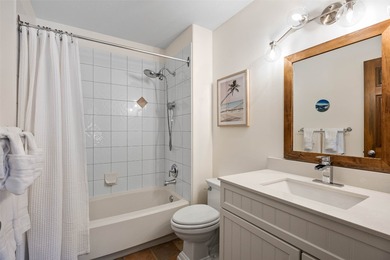 This beautifully updated 3-bedroom, 2-bathroom, 1,249 sq ft on  in  - for sale on GolfHomes.com, golf home, golf lot