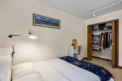 This beautifully updated 3-bedroom, 2-bathroom, 1,249 sq ft on  in  - for sale on GolfHomes.com, golf home, golf lot