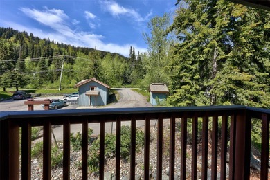 This beautifully updated 3-bedroom, 2-bathroom, 1,249 sq ft on  in  - for sale on GolfHomes.com, golf home, golf lot