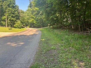 Beautiful wooded lot loacted close to the lake and the main on Apple Valley Golf Course in Ohio - for sale on GolfHomes.com, golf home, golf lot