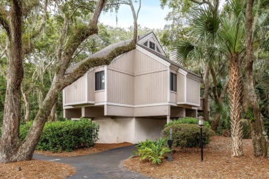 810 Treeloft Trce has been lovingly owned and cared for by the on The Seabrook Island Club in South Carolina - for sale on GolfHomes.com, golf home, golf lot