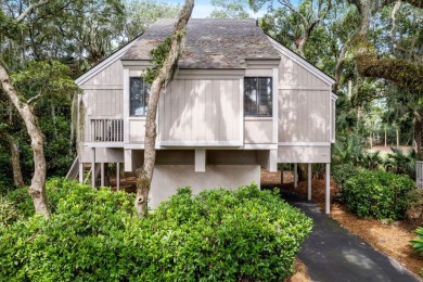 810 Treeloft Trce has been lovingly owned and cared for by the on The Seabrook Island Club in South Carolina - for sale on GolfHomes.com, golf home, golf lot