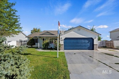 Welcome to this charming single level home in South Nampa, where on Hunters Point Golf Club in Idaho - for sale on GolfHomes.com, golf home, golf lot