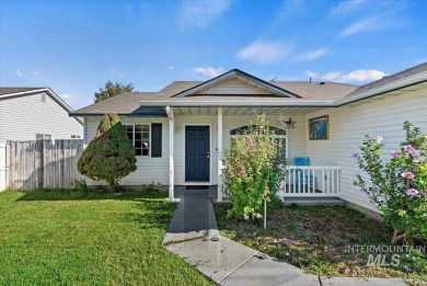 Welcome to this charming single level home in South Nampa, where on Hunters Point Golf Club in Idaho - for sale on GolfHomes.com, golf home, golf lot