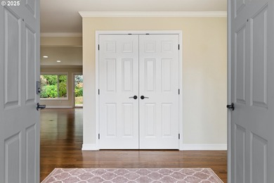 Beautifully updated single-level home in the heart of on Charbonneau Golf Club in Oregon - for sale on GolfHomes.com, golf home, golf lot